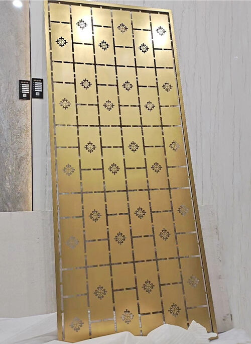 Personnalisation d'un écran en acier inoxydable pour un hôtel haut de gamme