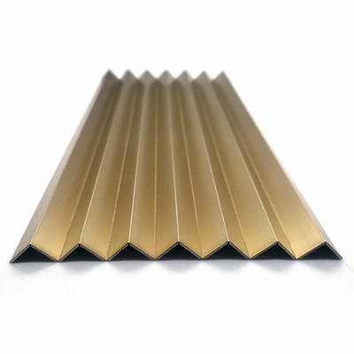 Triangle continue de 90 degrés de couleur de Zr d'acier inoxydable d'équilibre en laiton de tuile