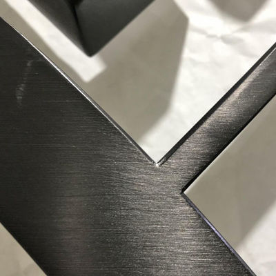 Bon prix Les panneaux de mur décoratifs en métal de délié PVD intérieur ont plaqué antiusure en ligne