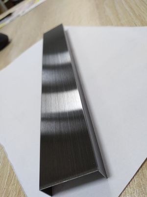 Bon prix En or, en forme de U, en acier inoxydable, en tapis antique, épaisseur de 1,2 mm en ligne