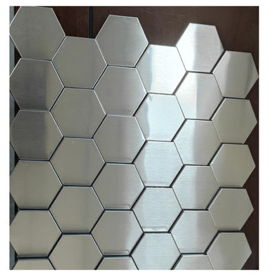Bon prix 201 304 316l argent couleur hairline hexagone forme mosaïque en acier inoxydable pour la décoration murale en ligne