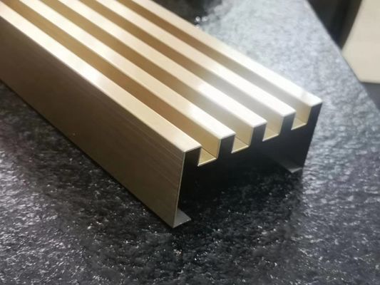 Bon prix Décoratif en forme de L SS Corner Tile Trim 0,5 mm d'épaisseur en ligne