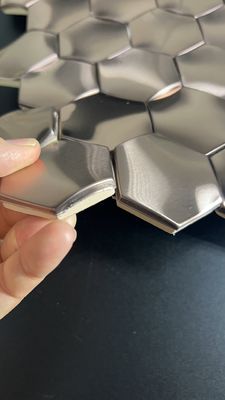 Bon prix Sus 304 Couleur de tôle d'acier inoxydable Taille hexagonale Épaisseur 0,8 mm Personnalisé en ligne