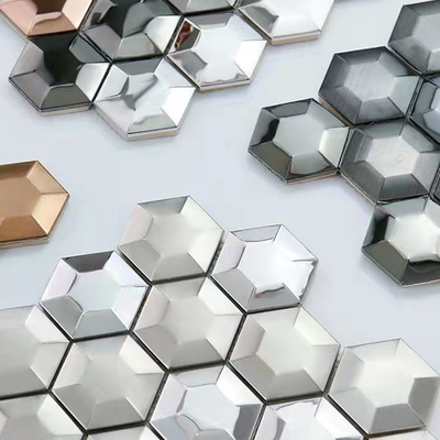 Carreaux de mosaïque en acier inoxydable 3D hexagonal de couleur argentée pour la décoration murale