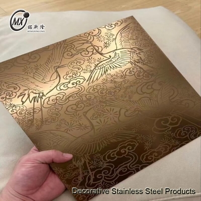 Design personnalisé en or 304 couleur gravée revêtement en acier inoxydable porte d'ascenseur plaque de feuille décorative pour projet hôtelier