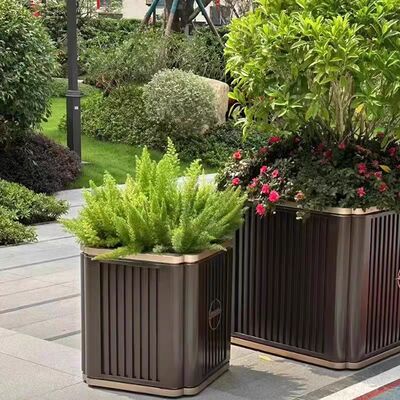 Bon prix Support de jardinière en acier inoxydable personnalisé à plusieurs niveaux pour balcon/jardin en ligne