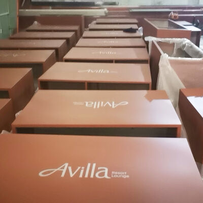 Bon prix C'est une boîte à fleurs en acier inoxydable. en ligne