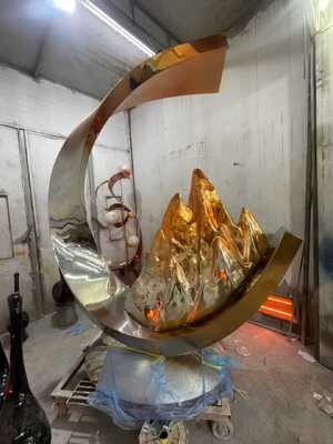 Bon prix 201 304 316L Sculpture en acier inoxydable personnalisée Statue abstraite en métal pour le jardin de la villa en ligne